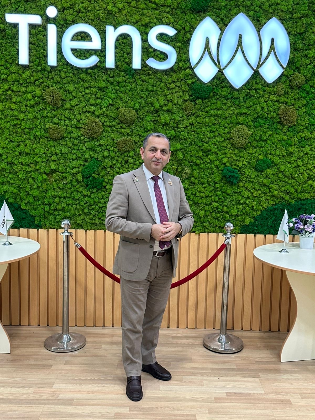 Mütəxəsis  Rövşən Behbudov